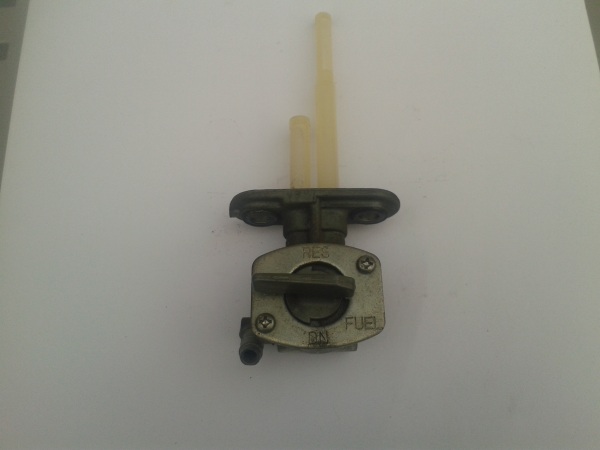 Robinet d&eacute;ssence suzuki 125 tu 2002
