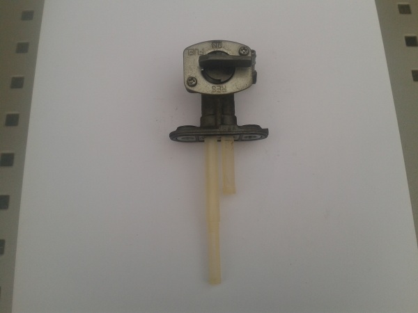 Annonce Robinet d&eacute;ssence suzuki 125 tu 2002