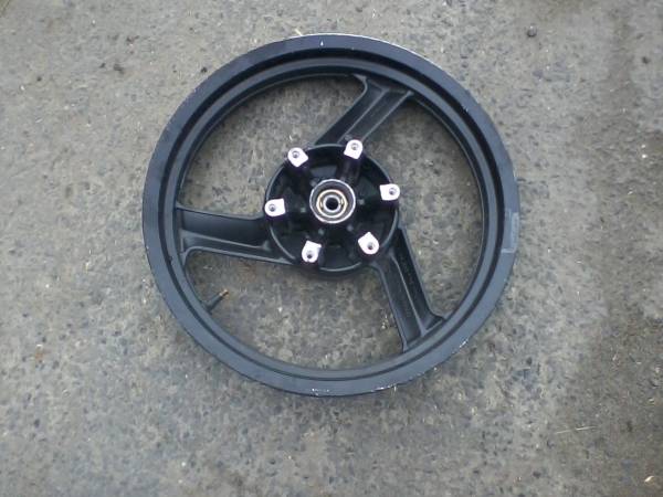 Roue avant daelim 125 roadsport 2011