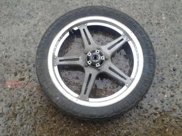 Annonce Roue avant honda 1000 goldwing 1980