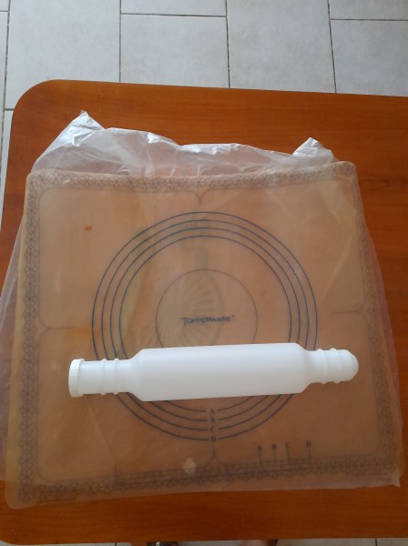 Rouleau à pâtisserie en plastique à réservoir