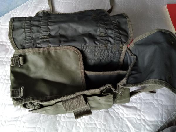 Sac &agrave; dos militaire des ann&eacute;es 70.