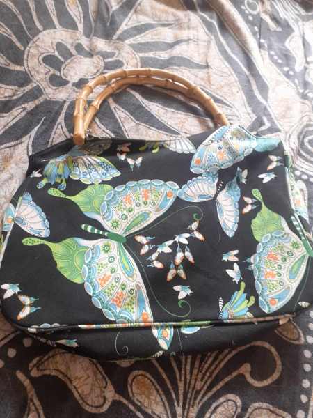 Sac déco papillon brodé de petites perles