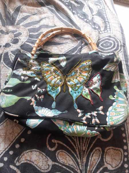 Annonce Sac déco papillon brodé de petites perles