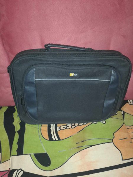 Sacoche pc portable case logic 30 x 41 cm