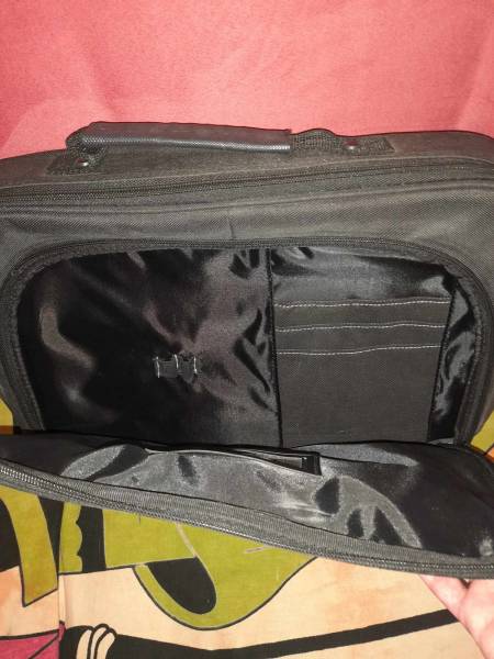 Sacoche pc portable case logic 30 x 41 cm pas cher