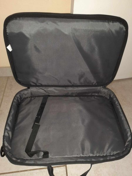 Sacoche pc portable case logic 32 x 50 cm pas cher