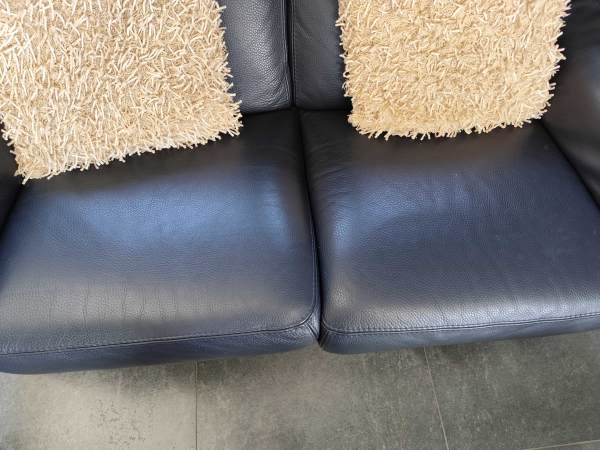 Salon en cuir bleu marine trois et deux places pas cher