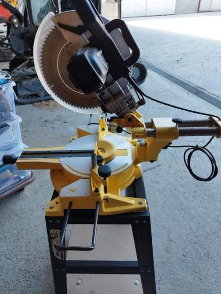 Annonce Scie à onglet à 2 biseaux téles ac sup 2000w powx0