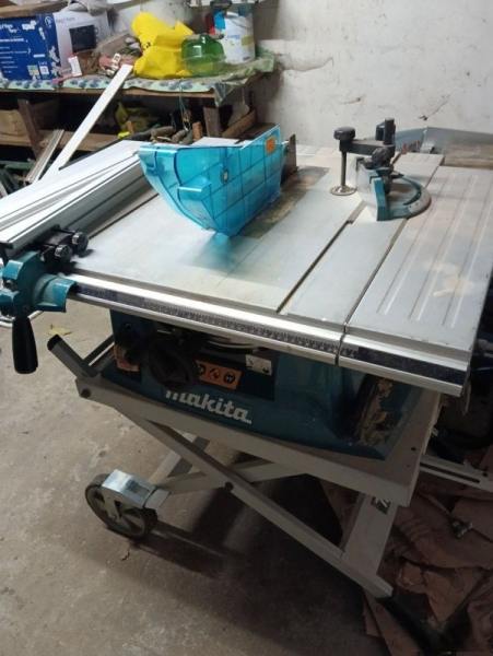 Scie à table makita mlt 100n