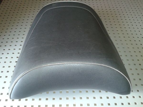 Selle arriére honda pc 800 pacific coast 1998