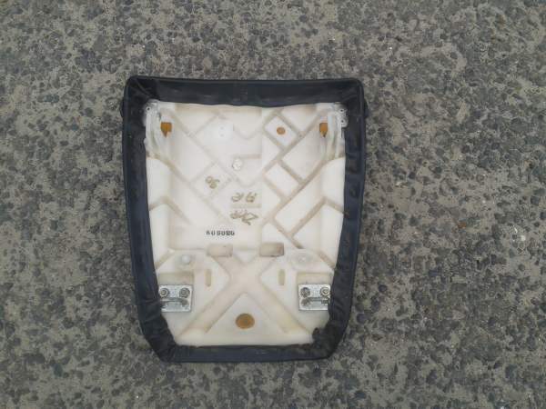 Annonce Selle arriére kawasaki  zxr 750 stinger 1990