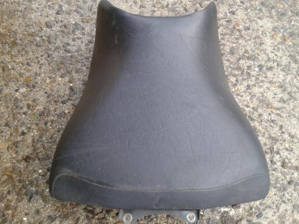 Annonce Selle avant honda pc 800 pacif coast 1989