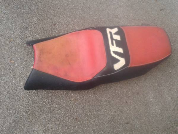 Selle bagster  honda 750 vfr 1995 pas cher