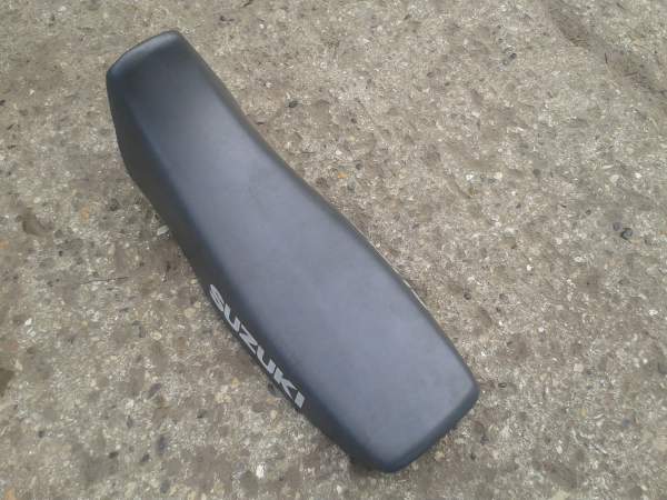 Annonce Selle grise suzuki 650 drs se 1994