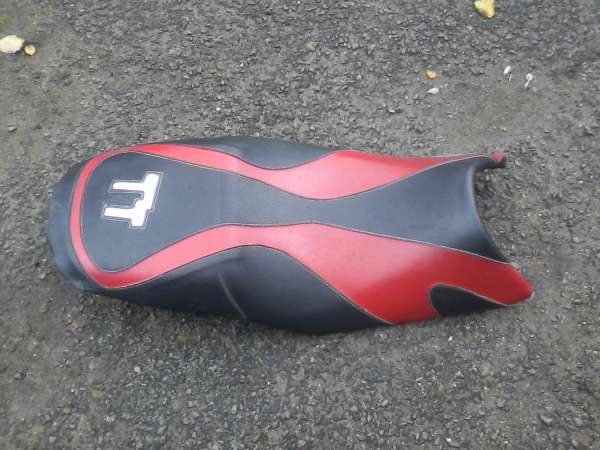 Vente Selle perso triumph 600 tt 2001