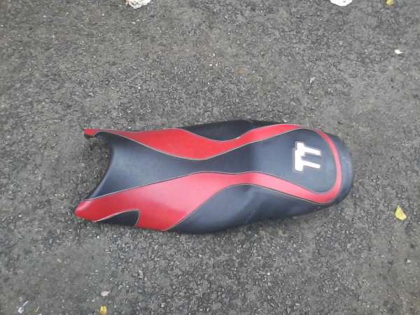 Selle perso triumph 600 tt 2001 pas cher