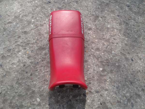 Selle rouge suzuki 650 dr dakar 1992