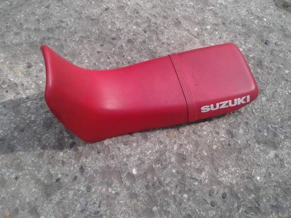 Vente Selle rouge suzuki 650 dr dakar 1992