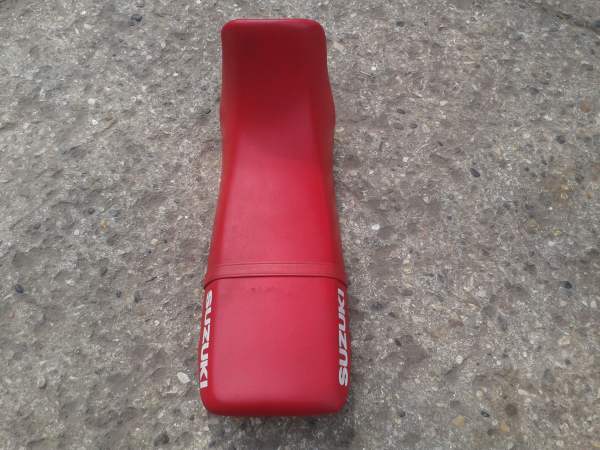 Annonce Selle rouge suzuki 650 dr dakar 1992