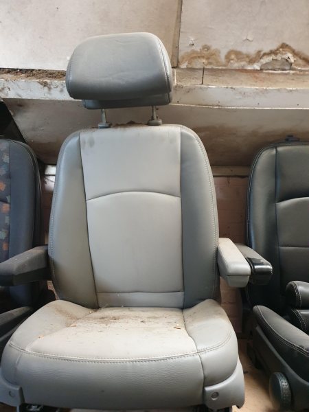 Si&egrave;ges avant 1+1 cuir .tissue mercedes vito viano pas cher