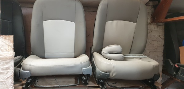 Annonce Si&egrave;ges avant 1+1 cuir .tissue mercedes vito viano