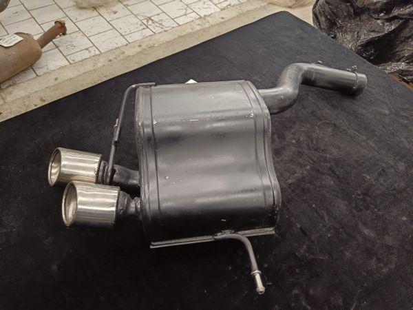 Silencieux d'&eacute;chappement pour maserati granturismo