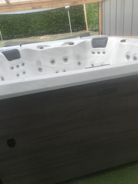 Spa jacuzzi pas cher
