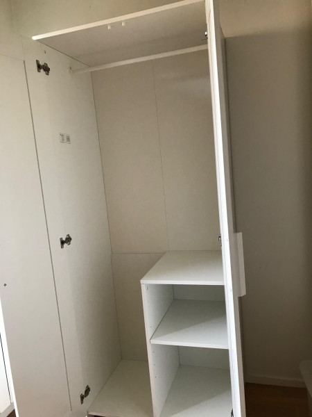 Vente Super armoire 2 portes quasi neuve.