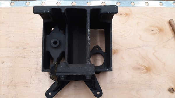 Support de p&eacute;dale pour maserati khamsin