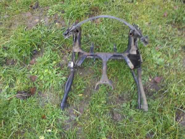 Annonce Support t&eacute;te de fourche suzuki 1100 gsxf 1994