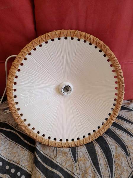 Suspension en porcelaine et rotin pas cher