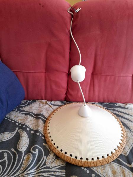 Suspension en porcelaine et rotin