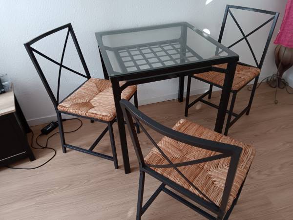 Table + 3 chaises