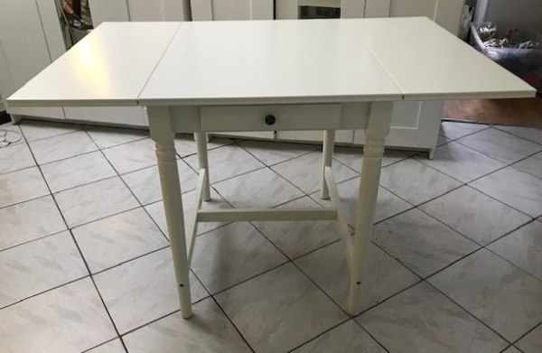 Vente Table à plancher rabattable 4 personnes.