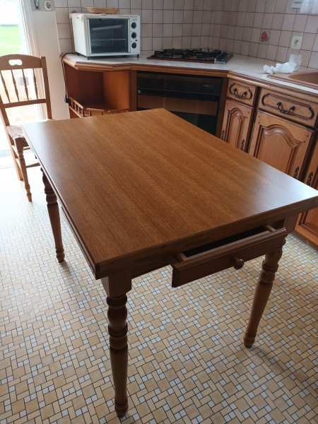 Table de cuisine en bois + 4 chaises pas cher