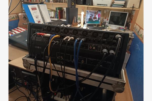 Vente Table de mixage yamaha 03 d 16 voix.