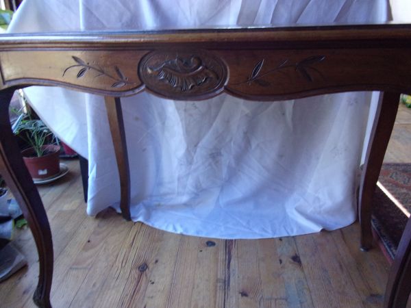 Table en noyer  et 2 chaises en merisier louis xv pas cher