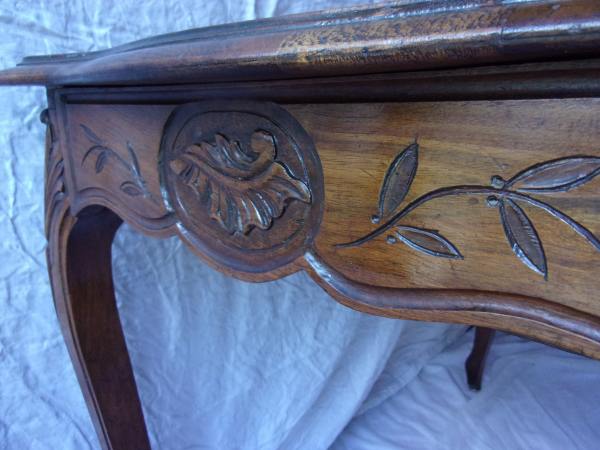 Vente Table en noyer  et 2 chaises en merisier louis xv