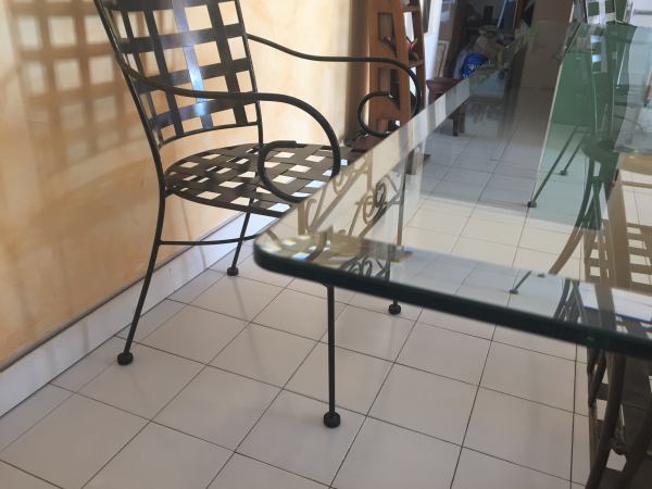 Annonce Table salle à manger + 4 fauteuils
