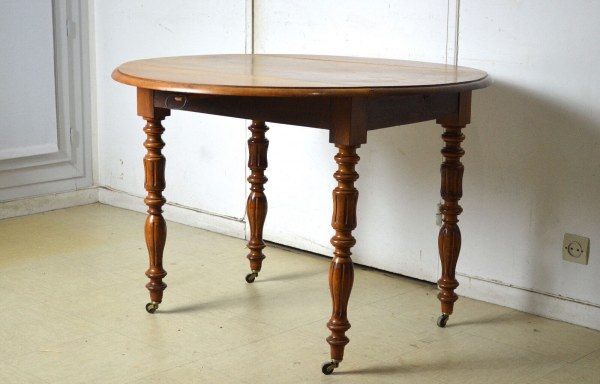 Annonce Table style louis philippe en noyer xixe