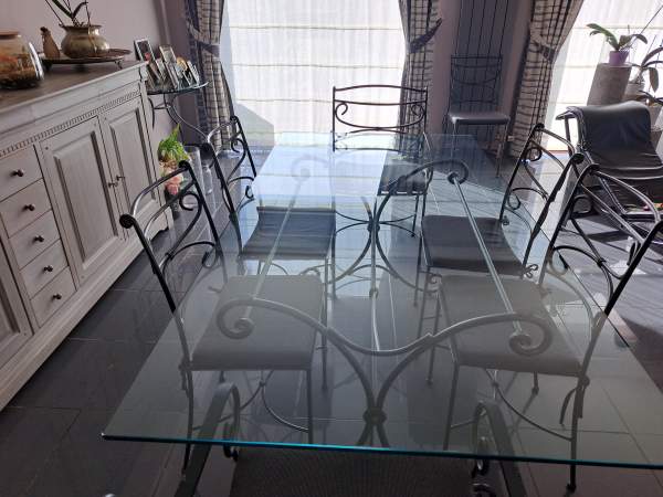 Vente Table verre et fer forgé avec 8 chaises