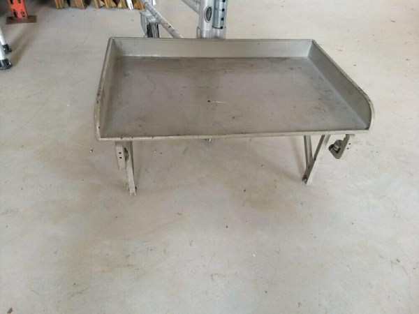 Tablettes coulissantes pour garde corps m&eacute;tallique