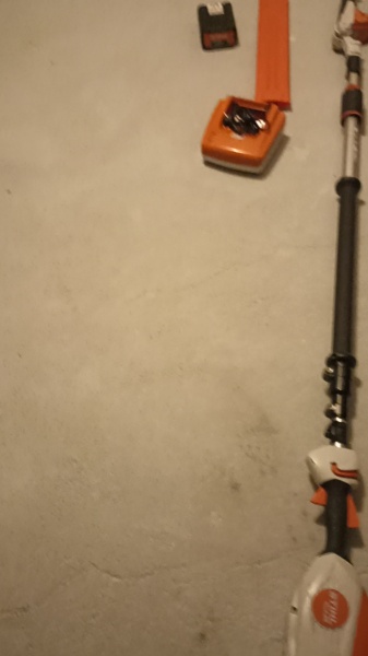 Taille haie sur perche stihl