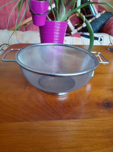 Tamis en inox avec poign&eacute;e pas cher