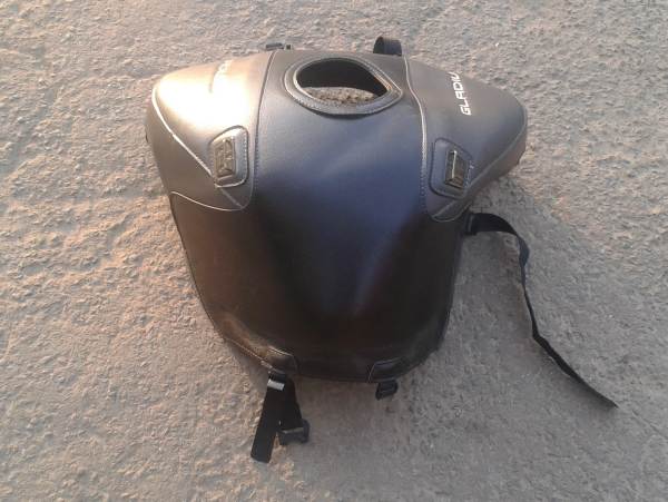 Annonce Tapis de r&eacute;servoir suzuki 650 gladyus 2018