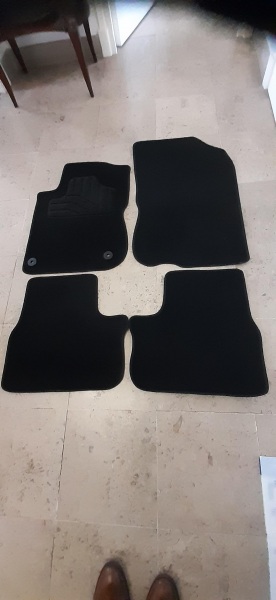 Vente Tapis de voiture pour  peugeot 2008 année  2018