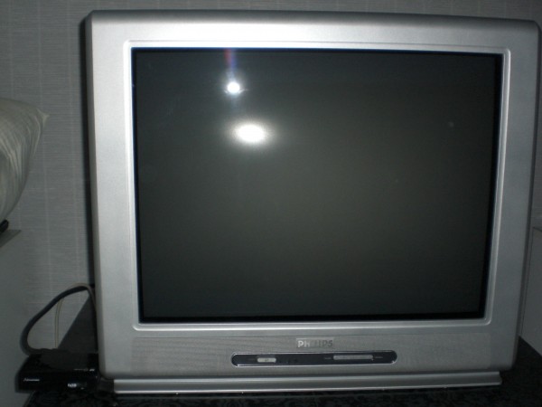 Tele philips 70 cm + decodeur tnt hd