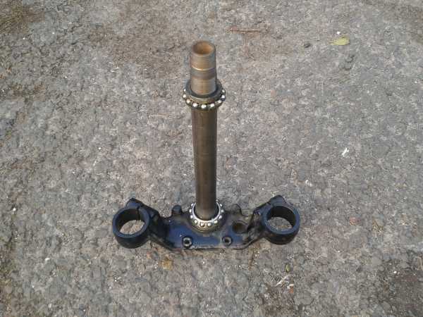 T&eacute;s inf&eacute;rieur honda 750 vfc 1983