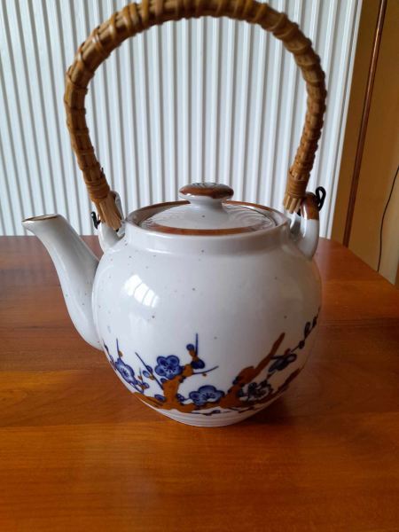 Th&eacute;i&egrave;re en gr&egrave;s style asiatique